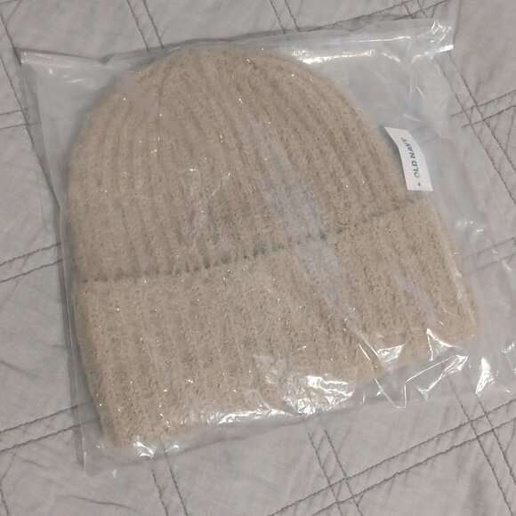 Women's winter hat - Picture 1 of 2